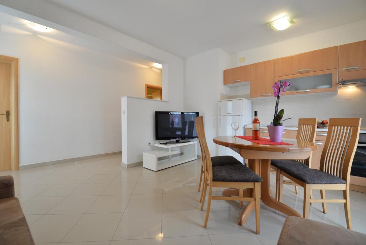 Apartmani Vedrana, Μούρτερ Εξωτερικό φωτογραφία