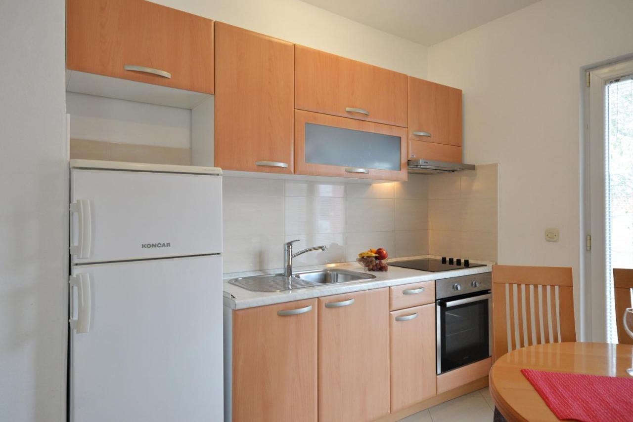 Apartmani Vedrana, Μούρτερ Εξωτερικό φωτογραφία