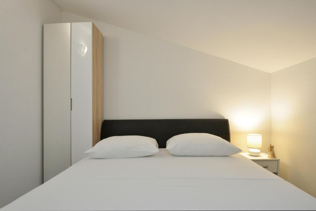 Apartmani Vedrana, Μούρτερ Εξωτερικό φωτογραφία