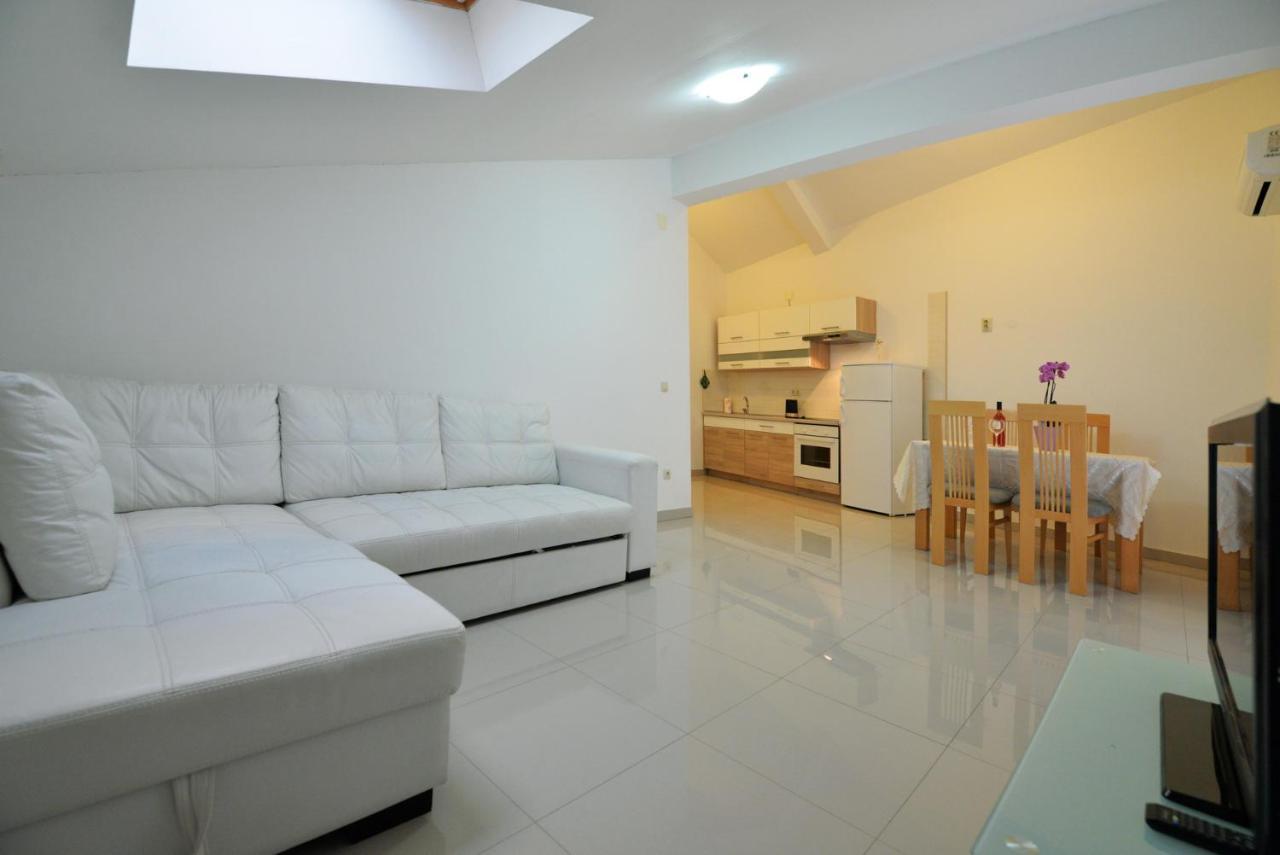Apartmani Vedrana, Μούρτερ Εξωτερικό φωτογραφία