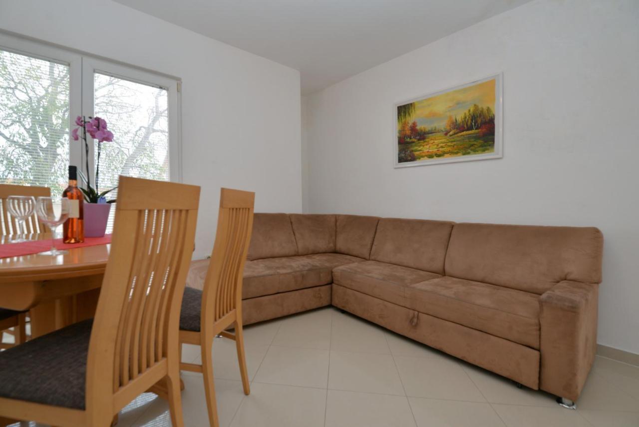 Apartmani Vedrana, Μούρτερ Εξωτερικό φωτογραφία