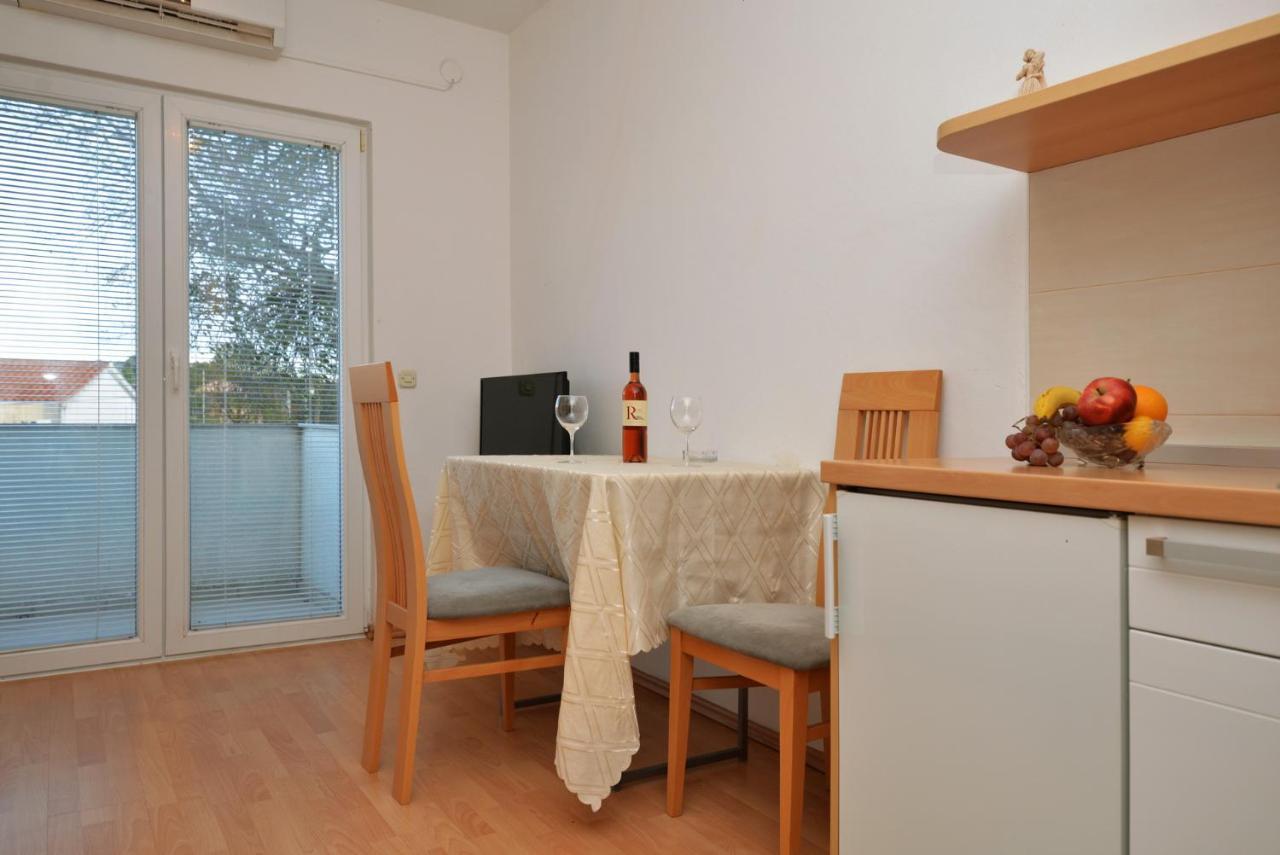 Apartmani Vedrana, Μούρτερ Εξωτερικό φωτογραφία