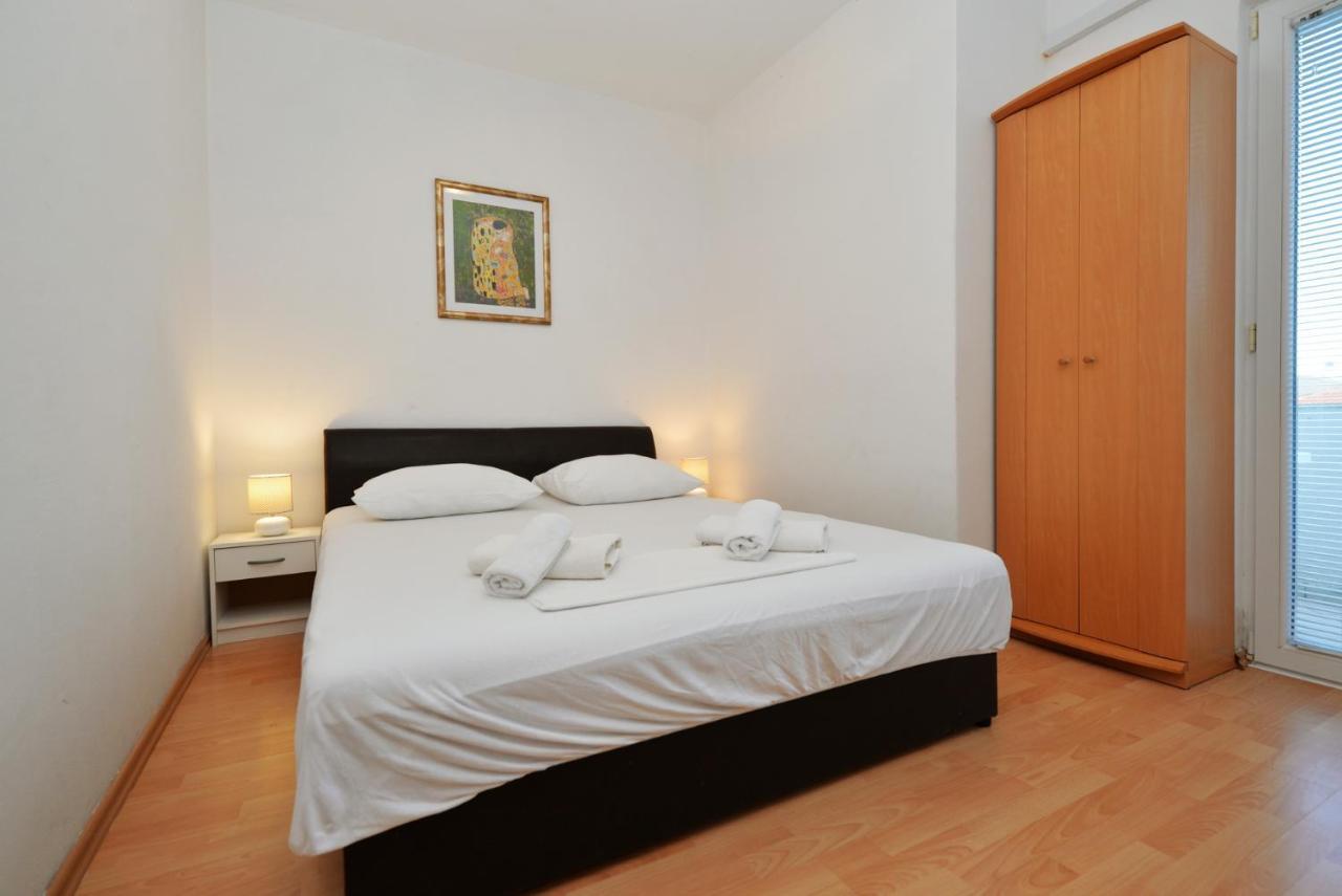 Apartmani Vedrana, Μούρτερ Εξωτερικό φωτογραφία