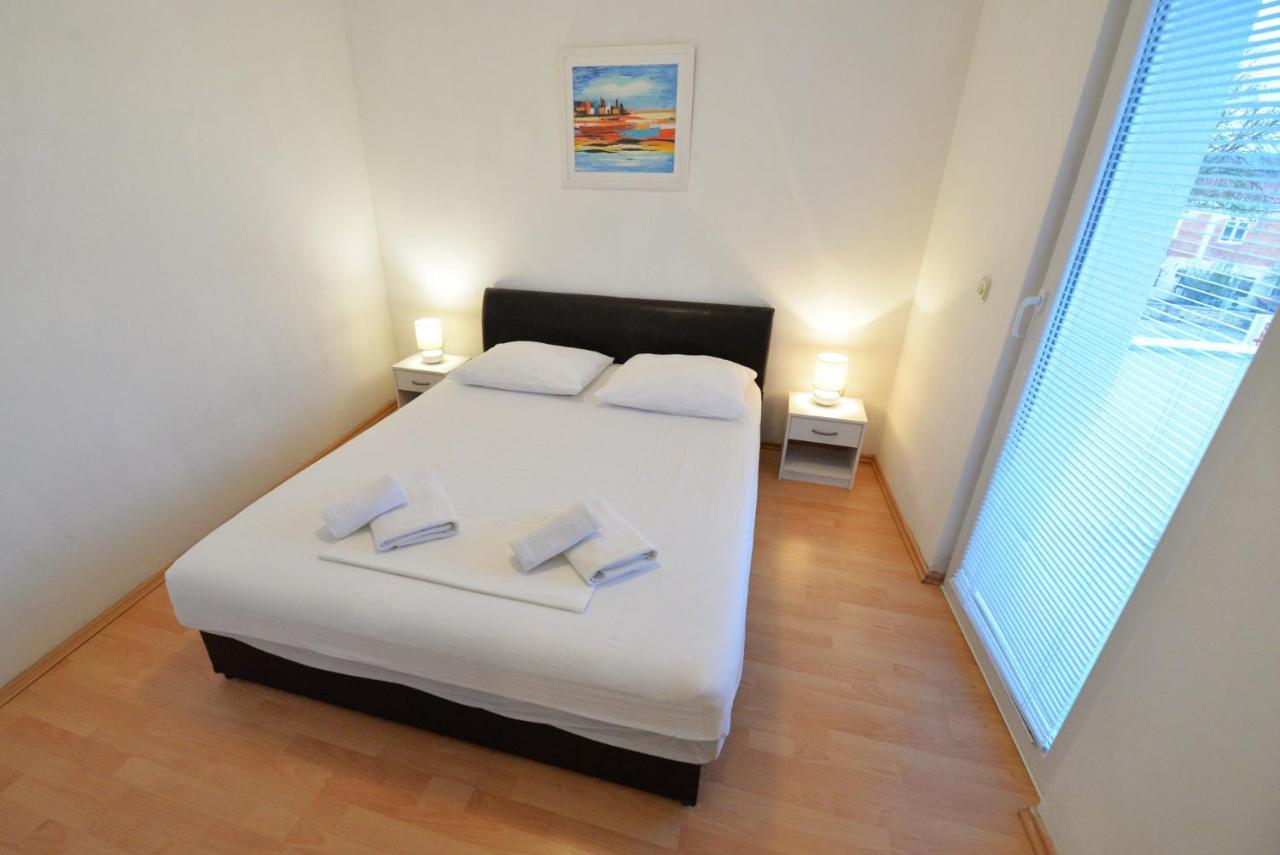 Apartmani Vedrana, Μούρτερ Εξωτερικό φωτογραφία