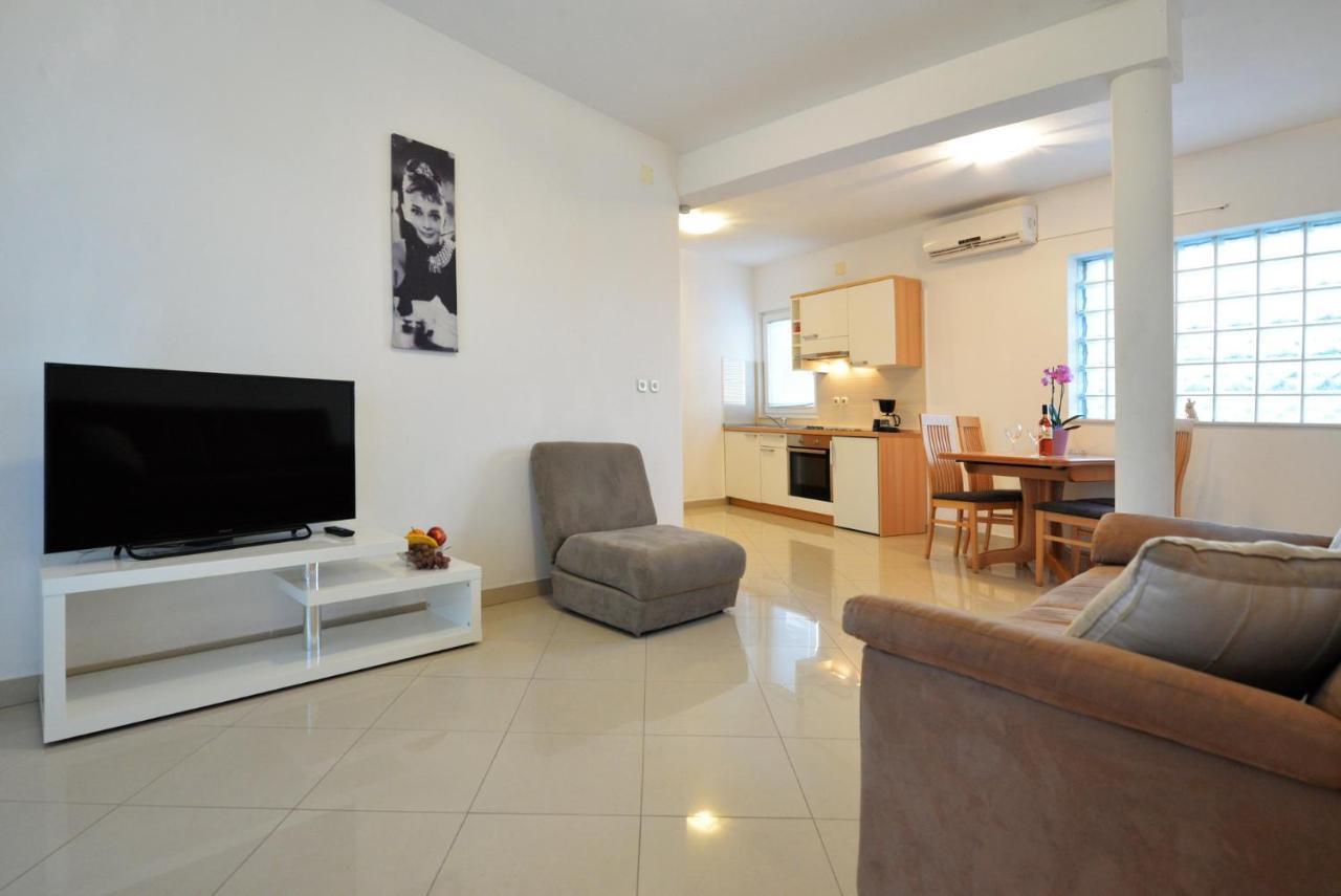 Apartmani Vedrana, Μούρτερ Εξωτερικό φωτογραφία
