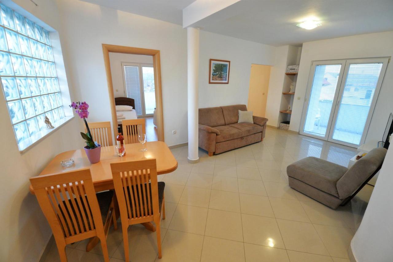 Apartmani Vedrana, Μούρτερ Εξωτερικό φωτογραφία
