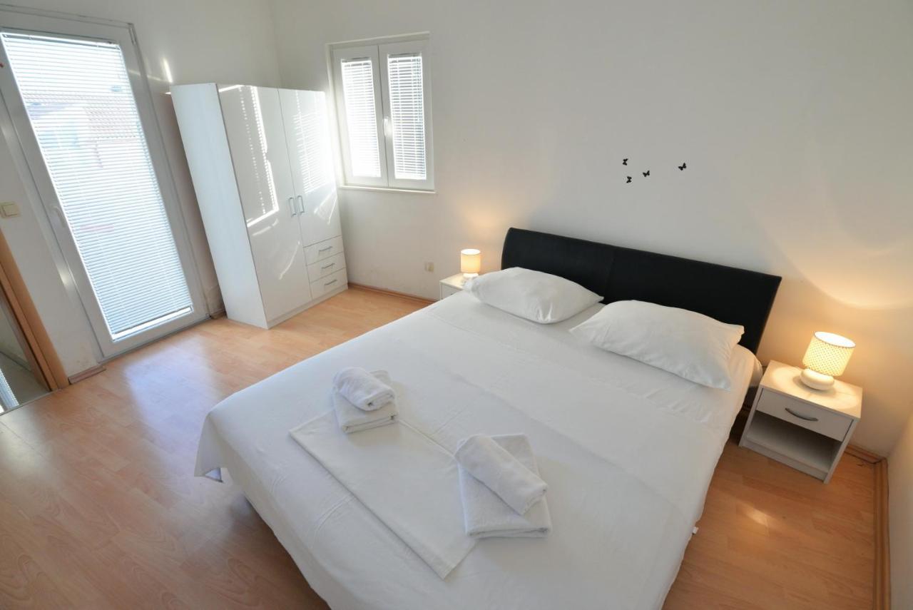 Apartmani Vedrana, Μούρτερ Εξωτερικό φωτογραφία
