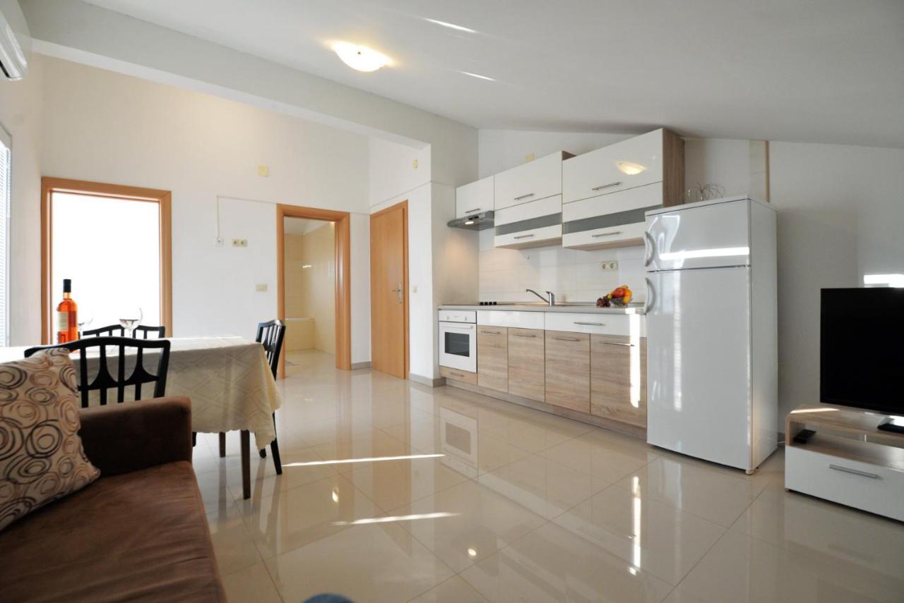 Apartmani Vedrana, Μούρτερ Εξωτερικό φωτογραφία