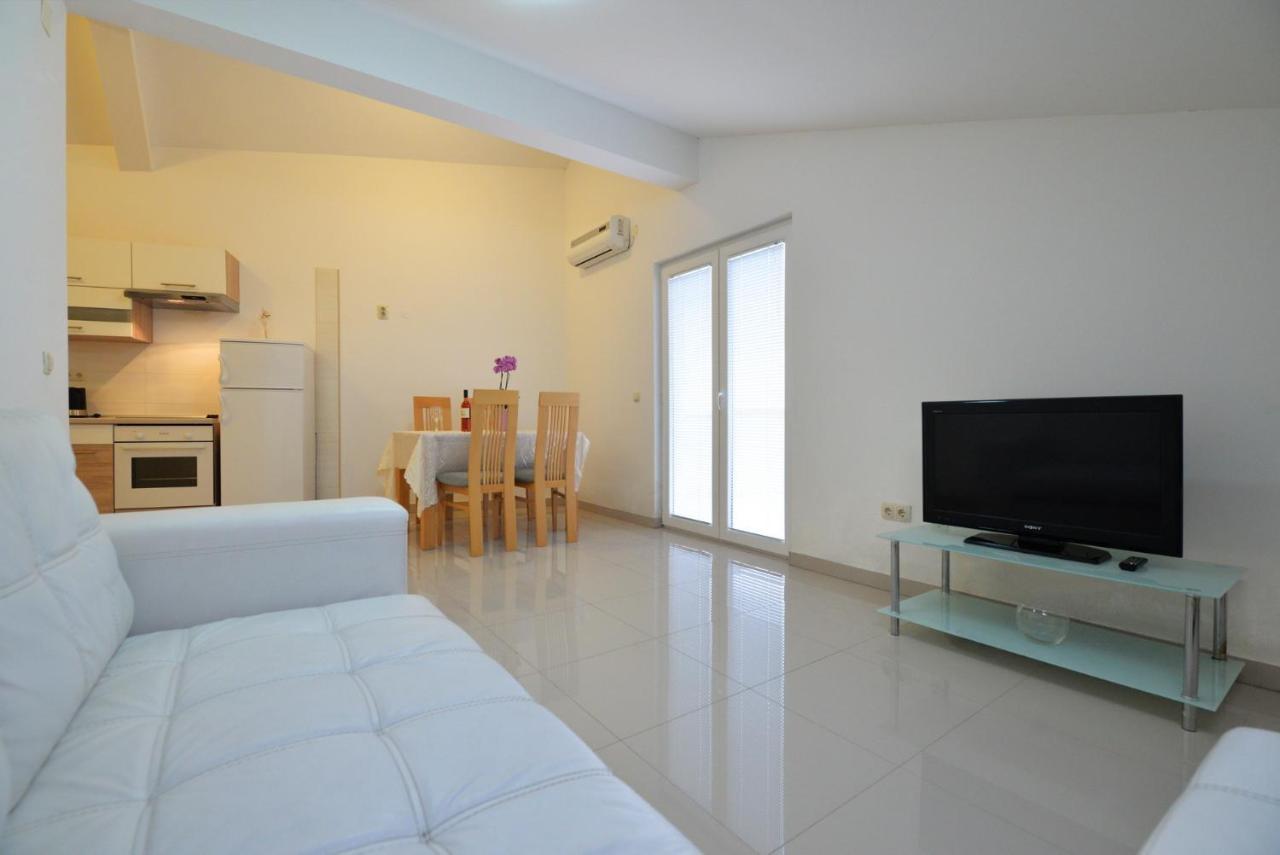 Apartmani Vedrana, Μούρτερ Εξωτερικό φωτογραφία