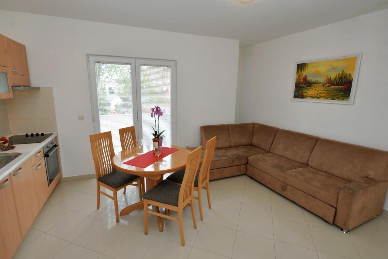 Apartmani Vedrana, Μούρτερ Εξωτερικό φωτογραφία