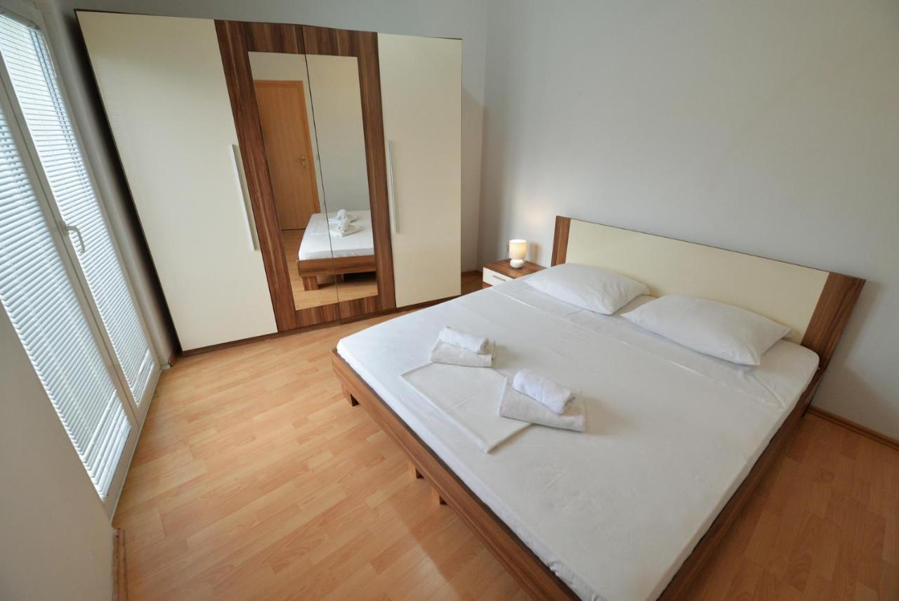 Apartmani Vedrana, Μούρτερ Εξωτερικό φωτογραφία