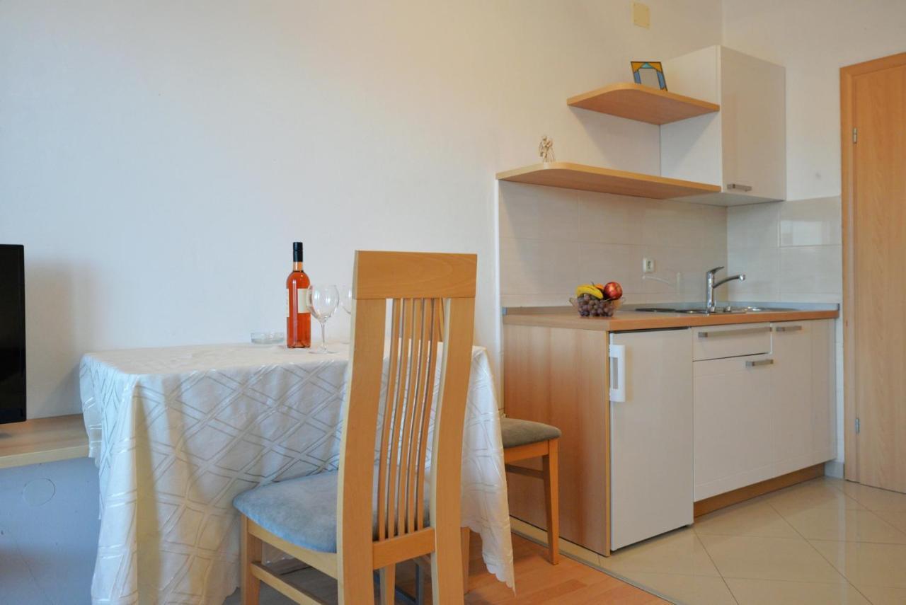 Apartmani Vedrana, Μούρτερ Εξωτερικό φωτογραφία