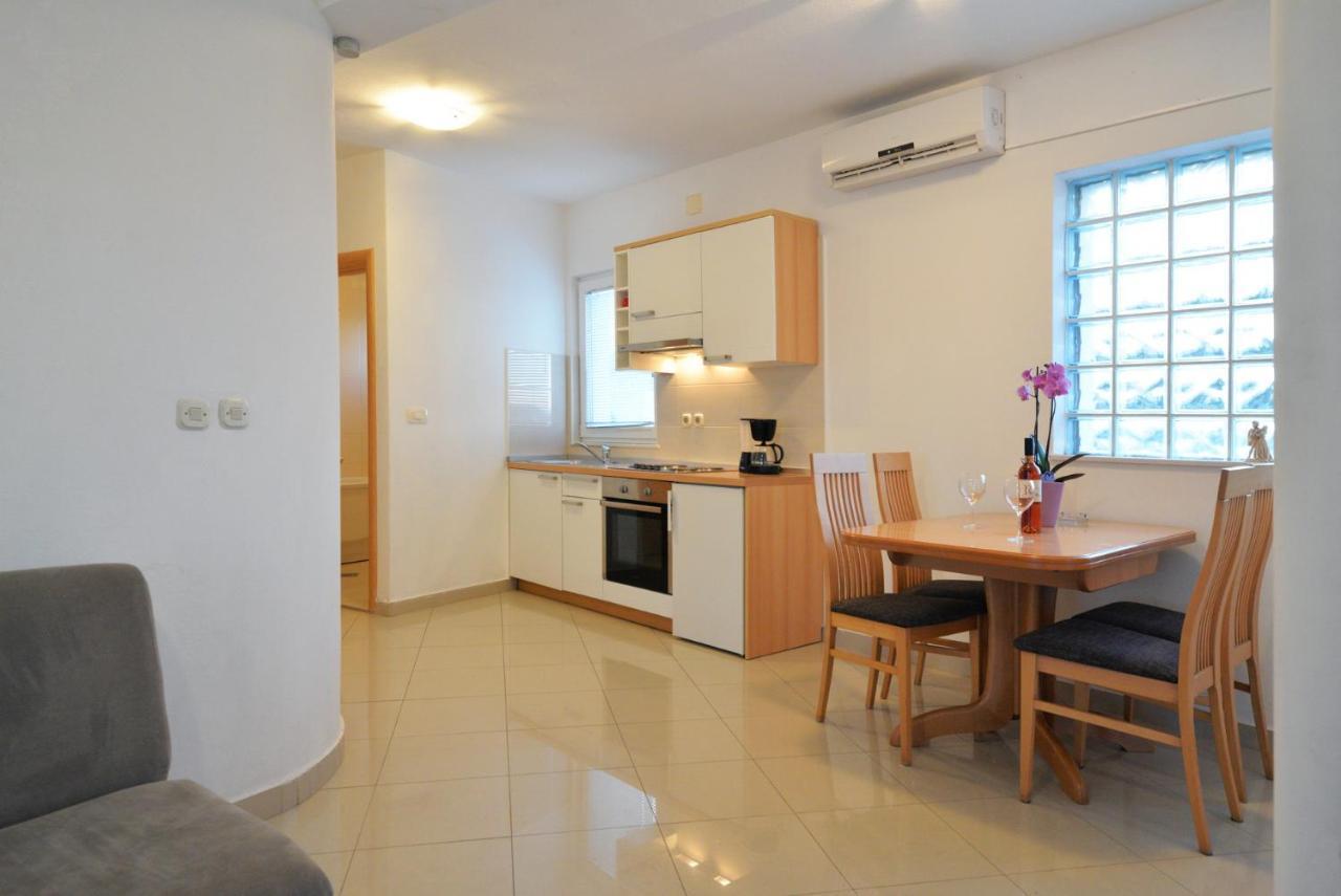 Apartmani Vedrana, Μούρτερ Εξωτερικό φωτογραφία