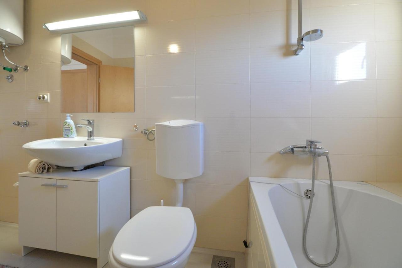 Apartmani Vedrana, Μούρτερ Εξωτερικό φωτογραφία