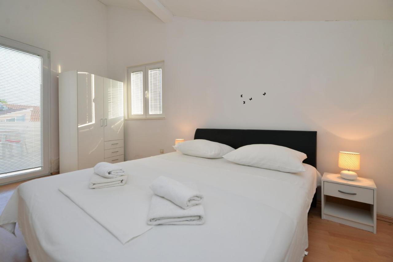Apartmani Vedrana, Μούρτερ Εξωτερικό φωτογραφία