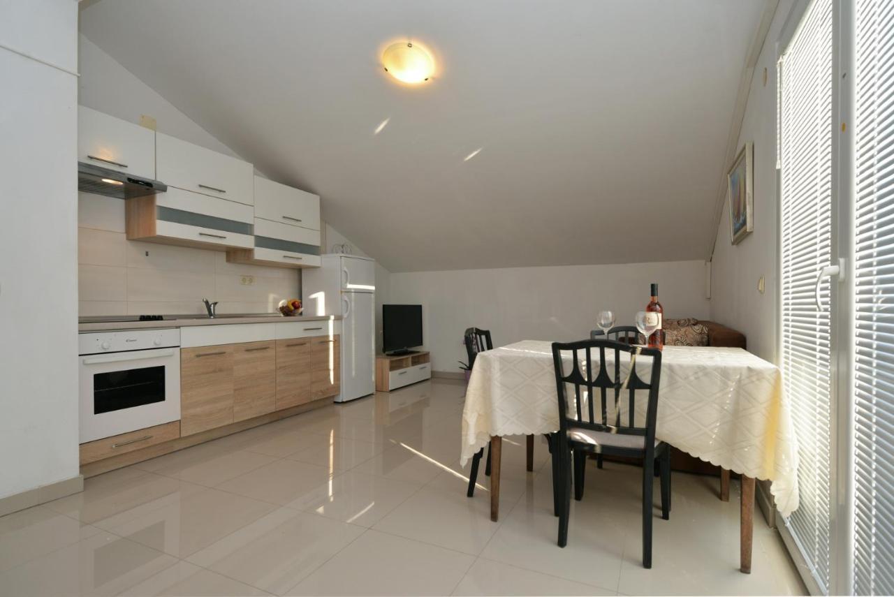 Apartmani Vedrana, Μούρτερ Εξωτερικό φωτογραφία