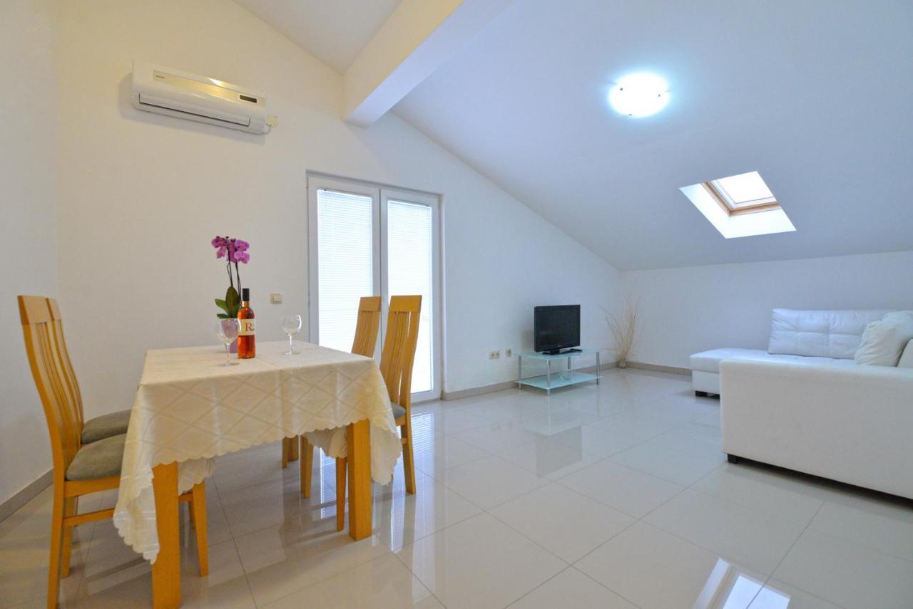 Apartmani Vedrana, Μούρτερ Εξωτερικό φωτογραφία