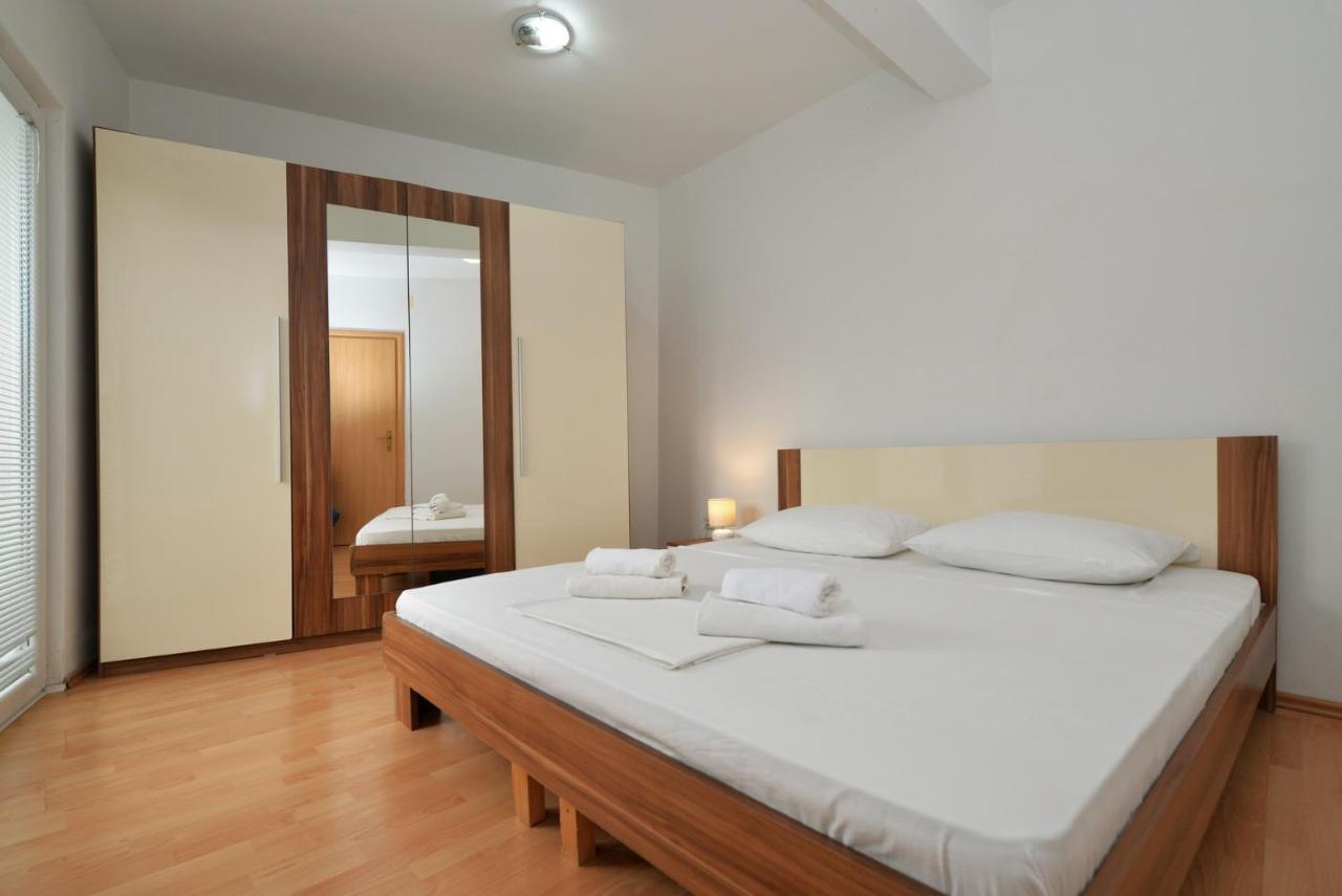 Apartmani Vedrana, Μούρτερ Εξωτερικό φωτογραφία