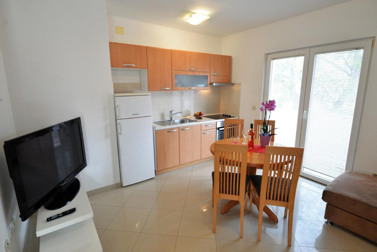 Apartmani Vedrana, Μούρτερ Εξωτερικό φωτογραφία