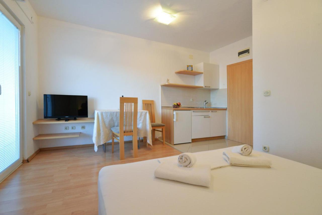 Apartmani Vedrana, Μούρτερ Εξωτερικό φωτογραφία