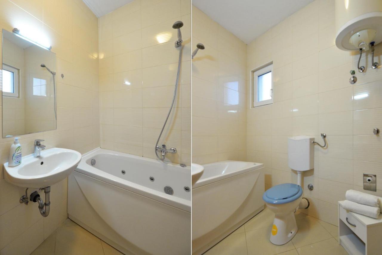 Apartmani Vedrana, Μούρτερ Εξωτερικό φωτογραφία