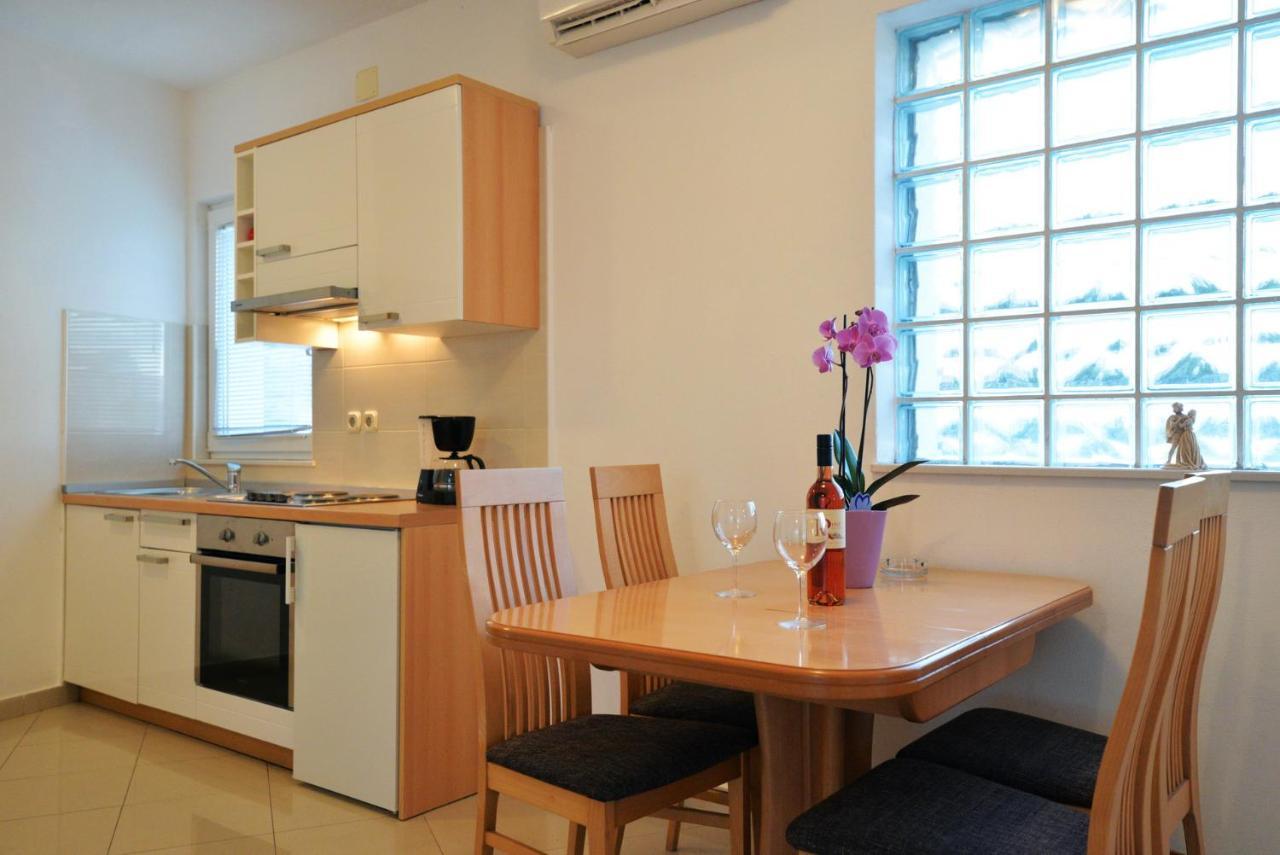 Apartmani Vedrana, Μούρτερ Εξωτερικό φωτογραφία