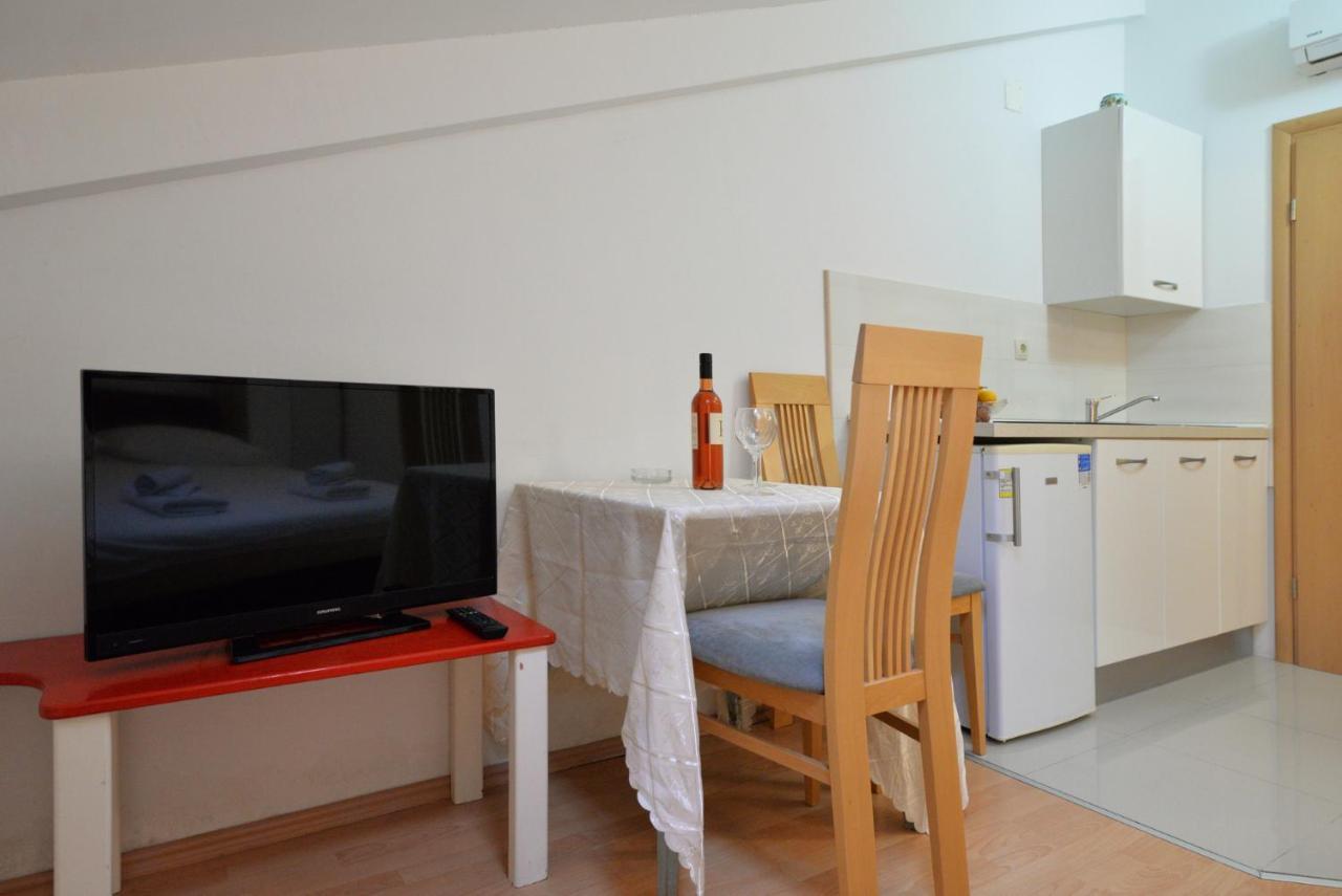 Apartmani Vedrana, Μούρτερ Εξωτερικό φωτογραφία