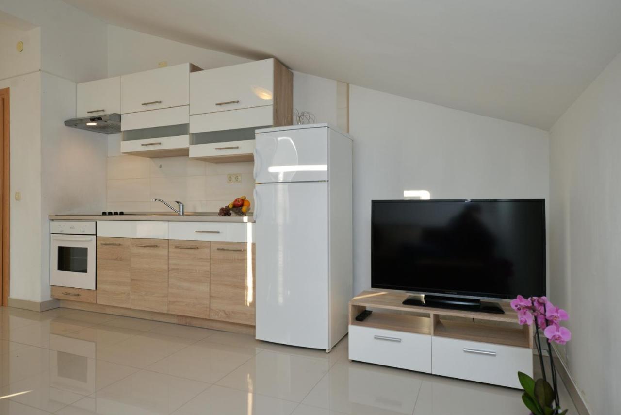 Apartmani Vedrana, Μούρτερ Εξωτερικό φωτογραφία